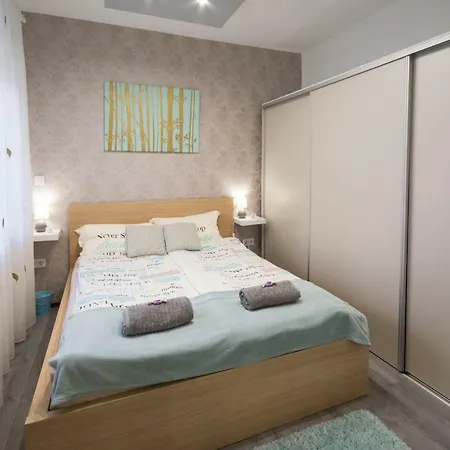 Petra's Quiet Island In The Heart Of The Appartement Boedapest